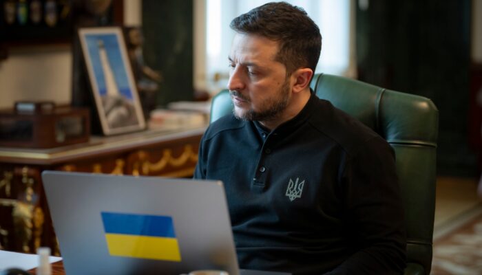 Bantuan AS Dihentikan, Zelensky Cari Solusi dengan Trump