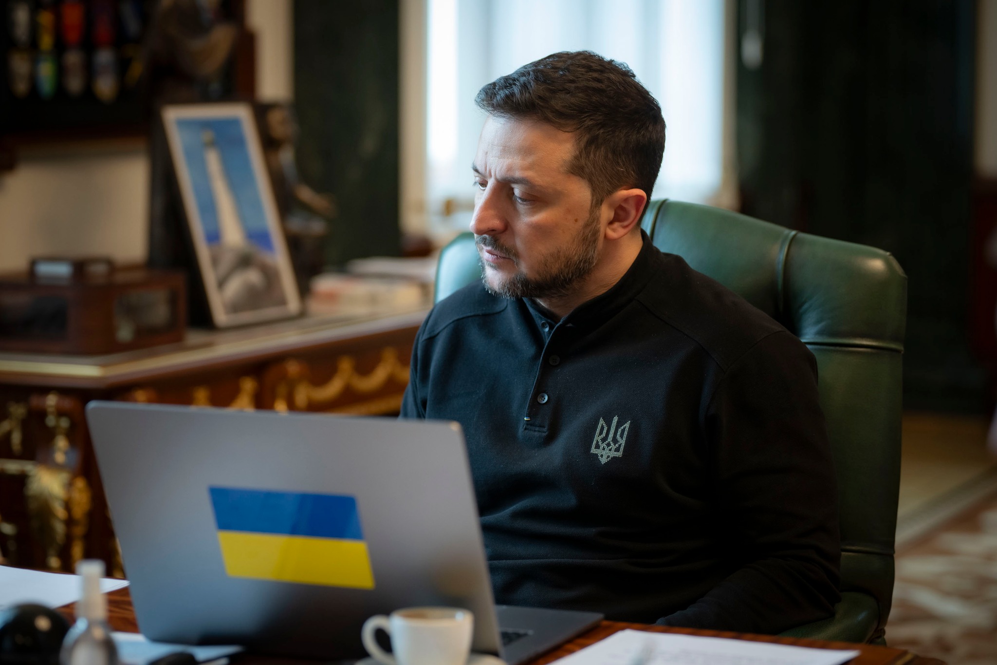 Bantuan AS Dihentikan, Zelensky Cari Solusi dengan Trump