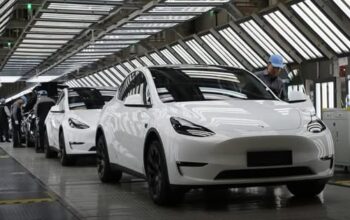 Tesla Terjungkal di China: BYD Melaju, Xiaomi Mengintai