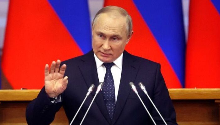 Putin Ultimatum Ukraina: Menyerah atau Dihancurkan?