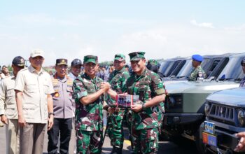 Panglima TNI dan Kapolri Terima 700 Unit Ransus Maung MV3 dari Kemhan RI