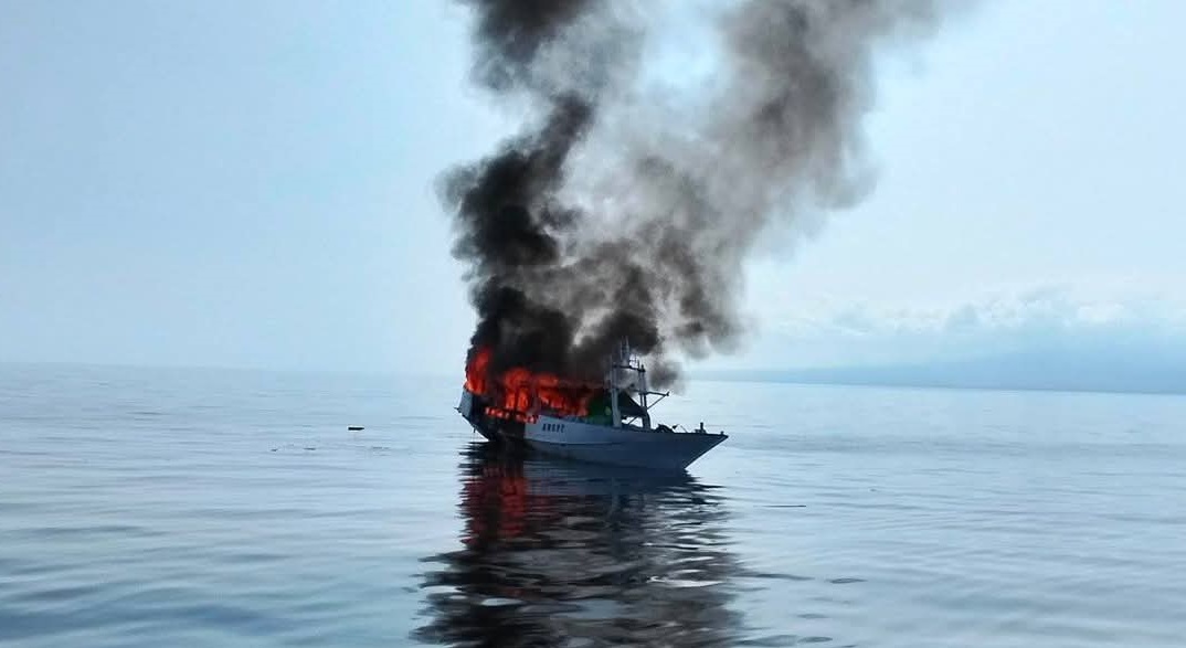 Kapal Nelayan Asal Sumbawa Terbakar di Perairan Gili Meno, Seluruh Awak Selamat