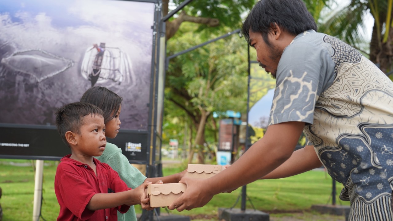 ITDC Berbagi Takjil, Hangatkan Ramadan di The Mandalika