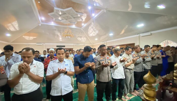 Kenang Jasa Rekan Sejawat, Polda NTB Lakukan Salat Gaib dan Doa Bersama