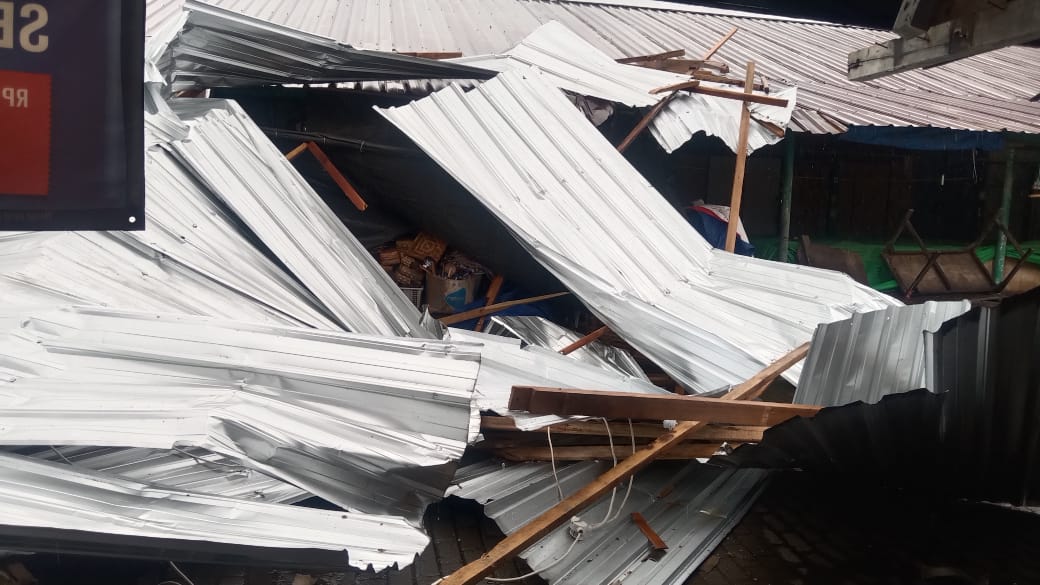 Cuaca Ekstrem Landa Sumbawa Barat, Rumah Rusak dan Pohon Tumbang di Lima Kecamatan