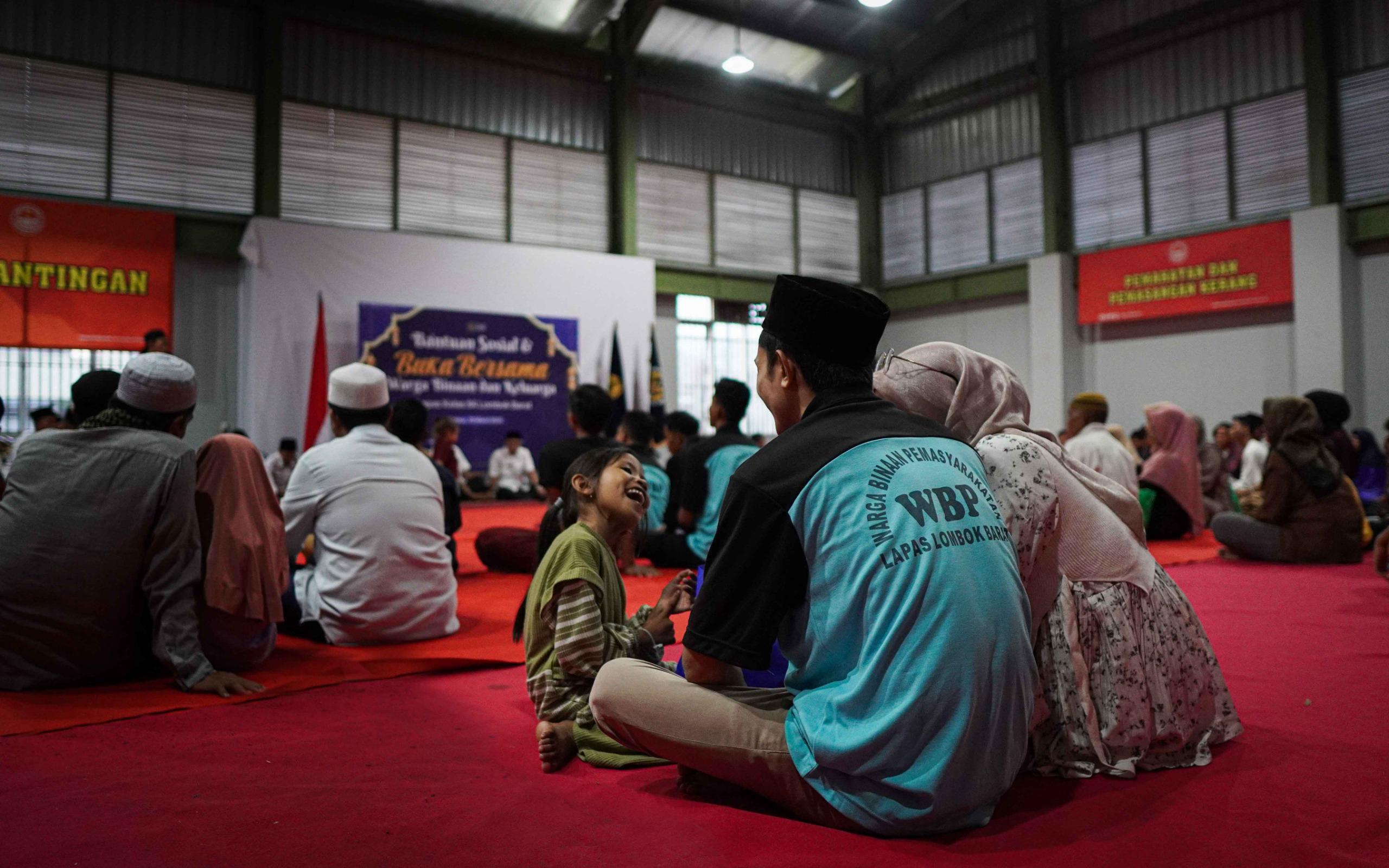 Lapas Lombok Barat Gelar Bukber Haru Bersama Keluarga Warga Binaan