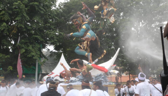 Jelang Nyepi, Kreativitas Ogoh-Ogoh Warnai Jalanan Mataram