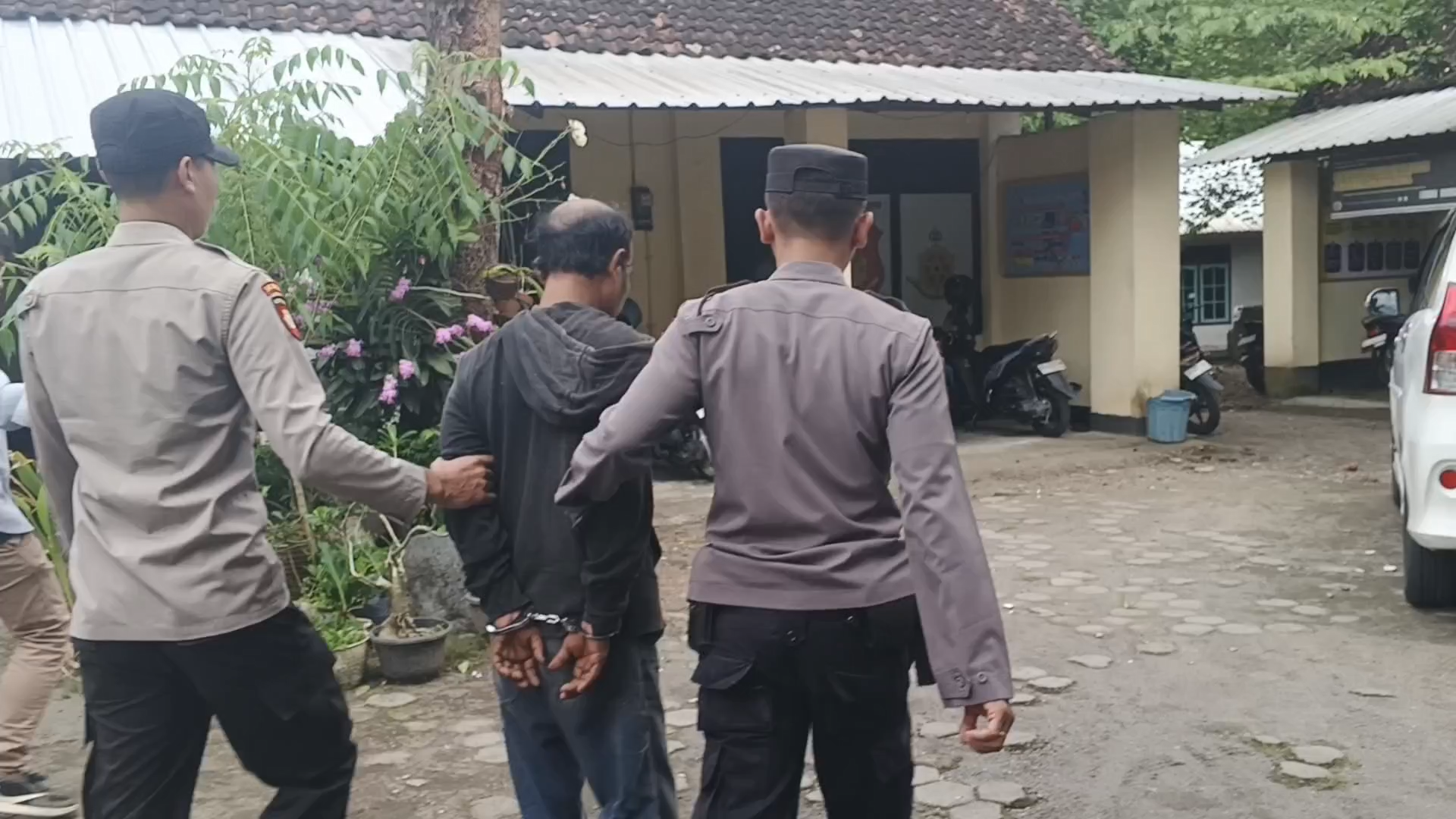 Brutal! Ayah di Lombok Tengah Aniaya Anak Gara-Gara Uang Titipan