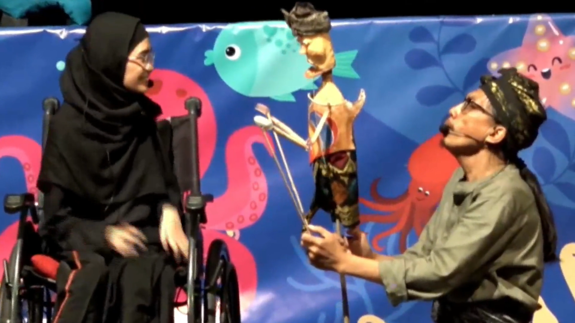 Wayang Botol SLB Mataram Pukau HUT Persahabatan RI-Prancis