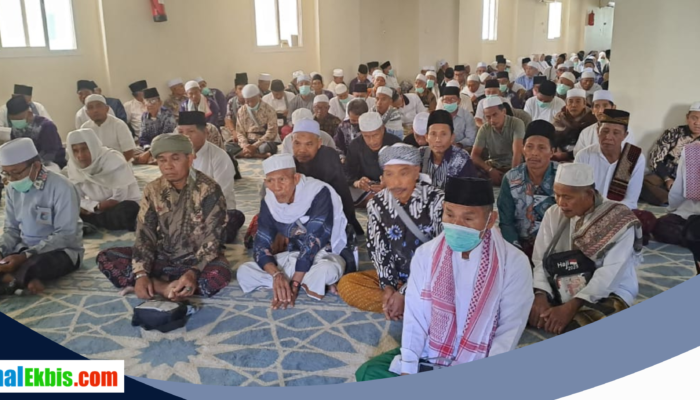 Kakanwil Kemenag NTB Beri Pembinaan Jamaah Haji di Makkah