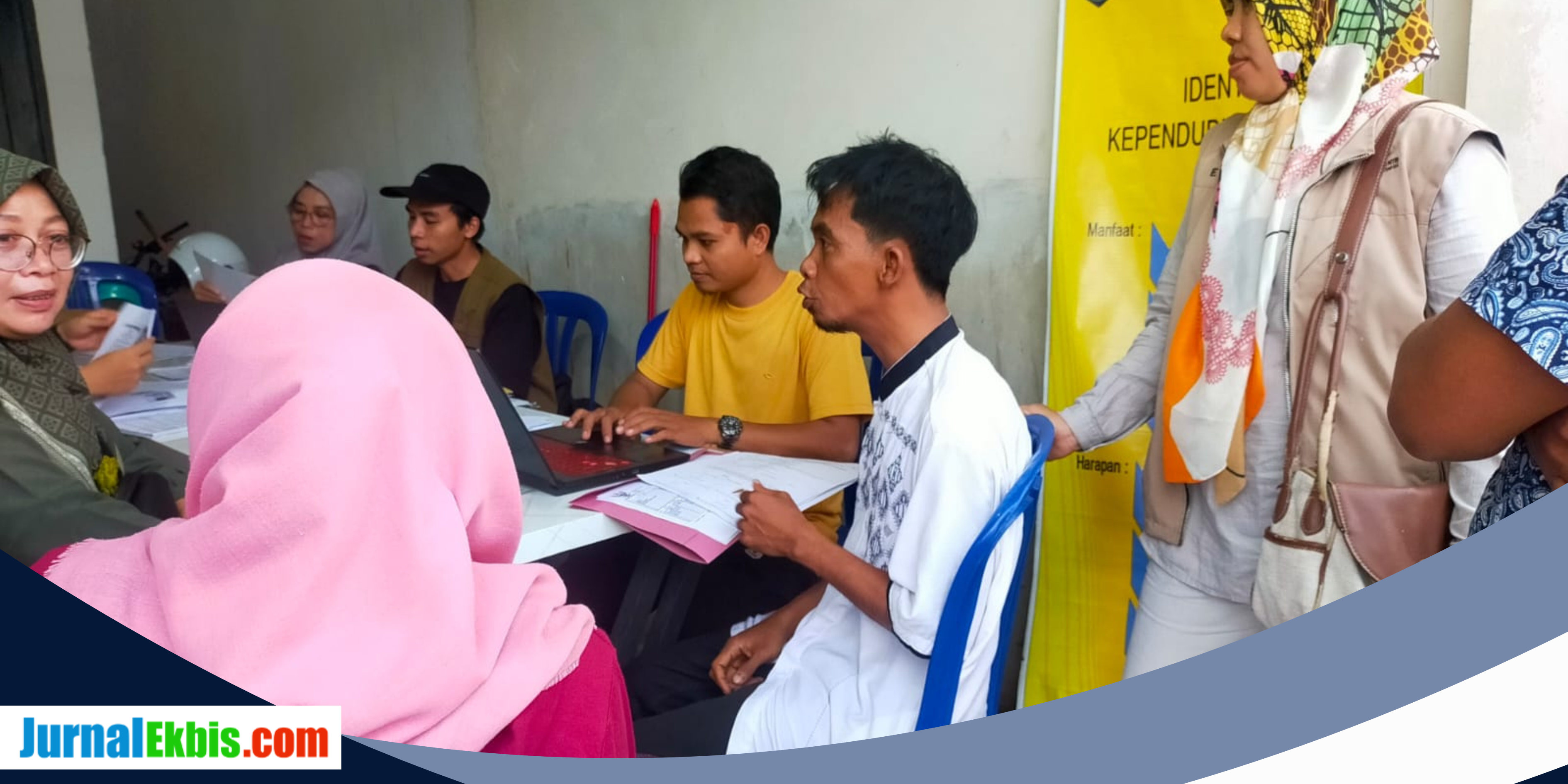 Kadis Dukcapil Lombok Barat: "Asalkan Mau, Kami Bantu"