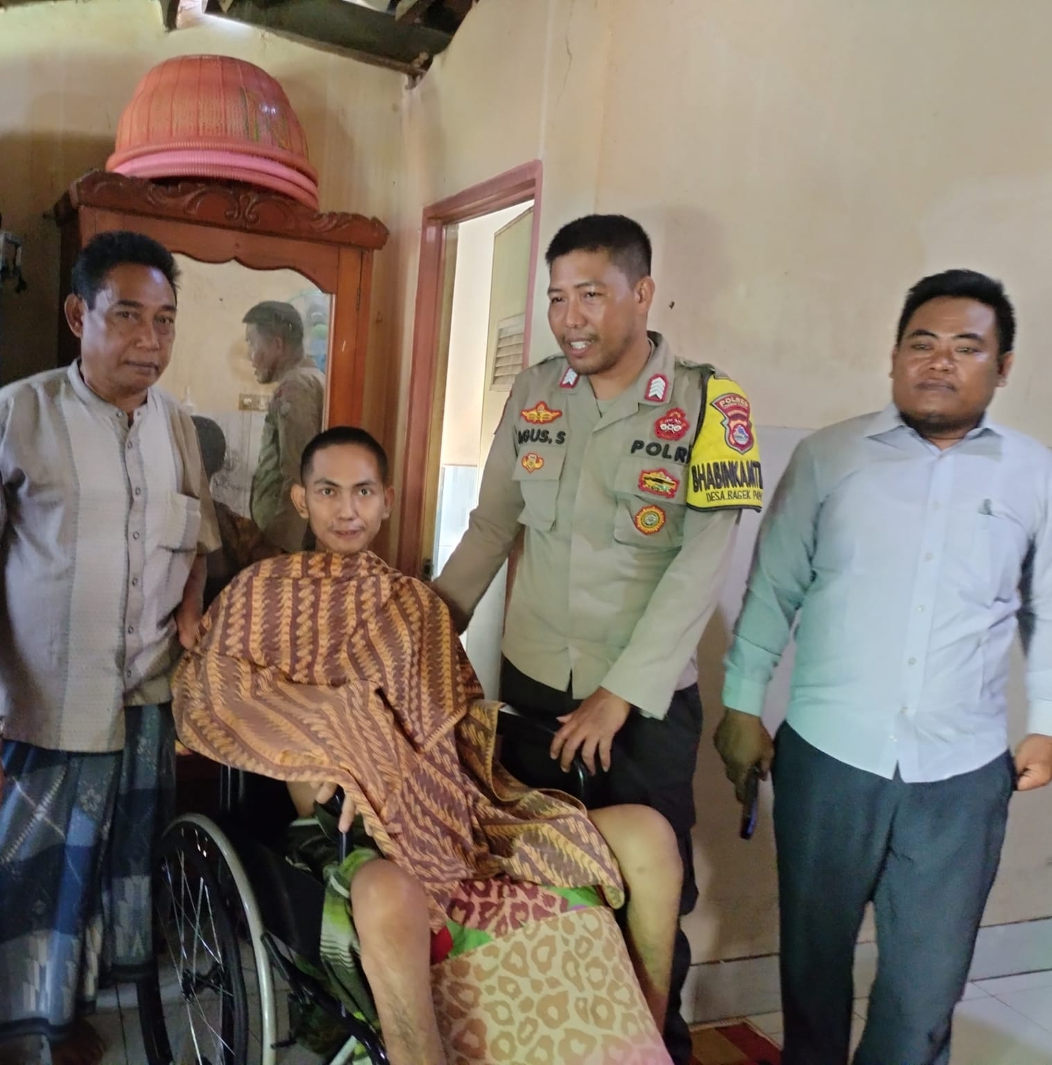 Polisi Peduli: Bripka Agus Salim Bantu Zaenul Lawan Kanker Otak