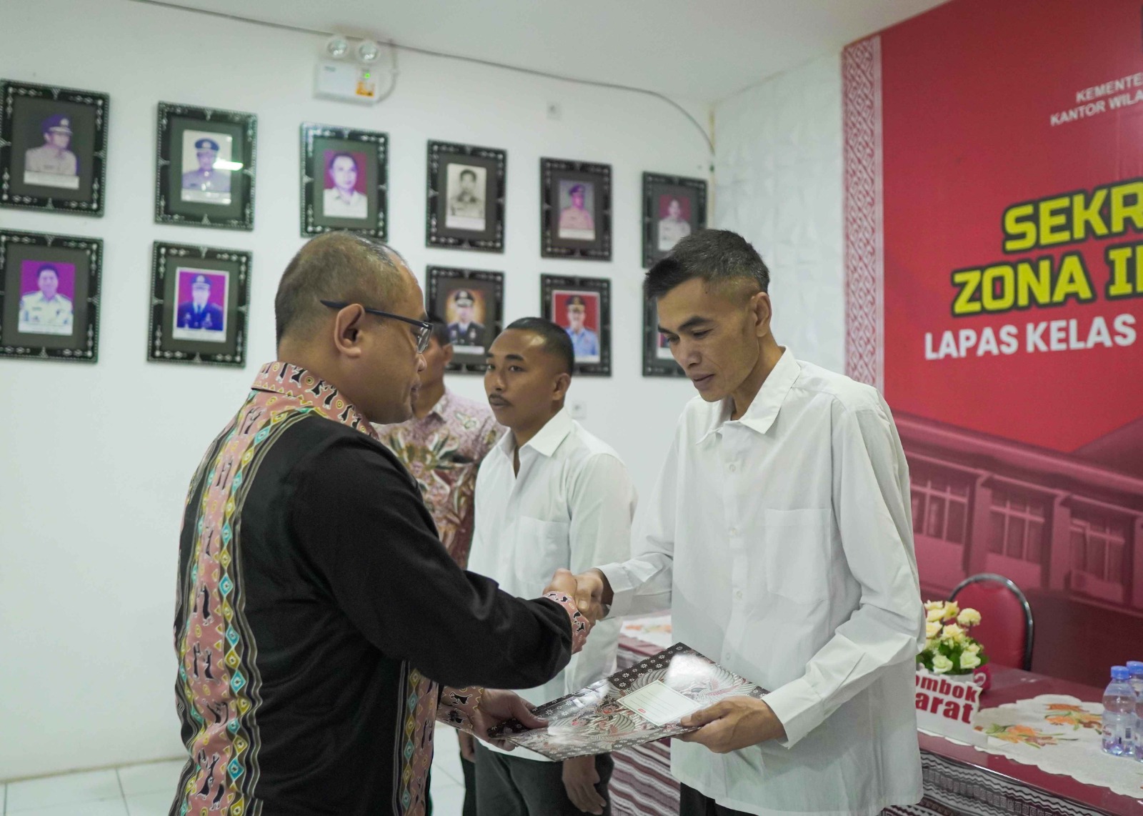 6 Warga Binaan Lapas Lombok Barat Terima Remisi Khusus Waisak