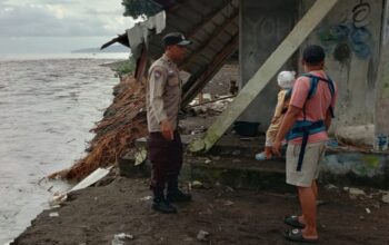 Cuaca Buruk Ancam Pesisir, Polsek Batulayar Bergerak Cepat