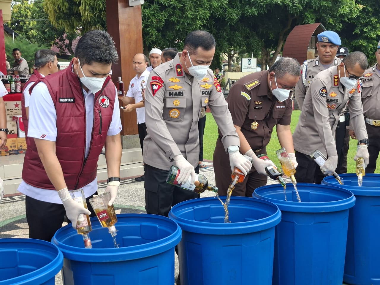 Polda NTB Musnahkan Hampir 3 Kg Sabu dan Ribuan Botol Miras