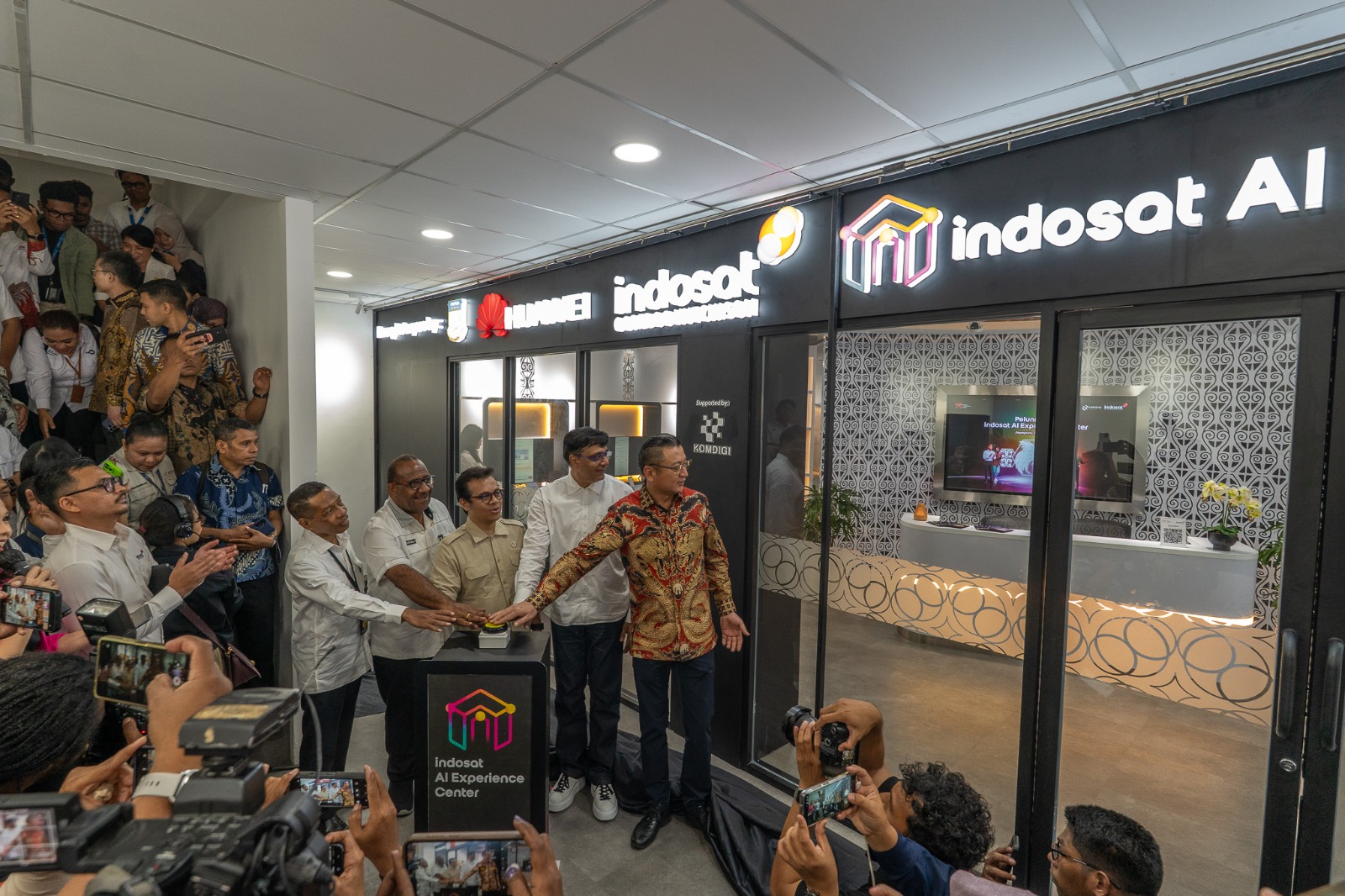 Indosat Resmikan Pusat Pengalaman AI di Jayapura, Dorong Kebangkitan Digital di Timur Indonesia