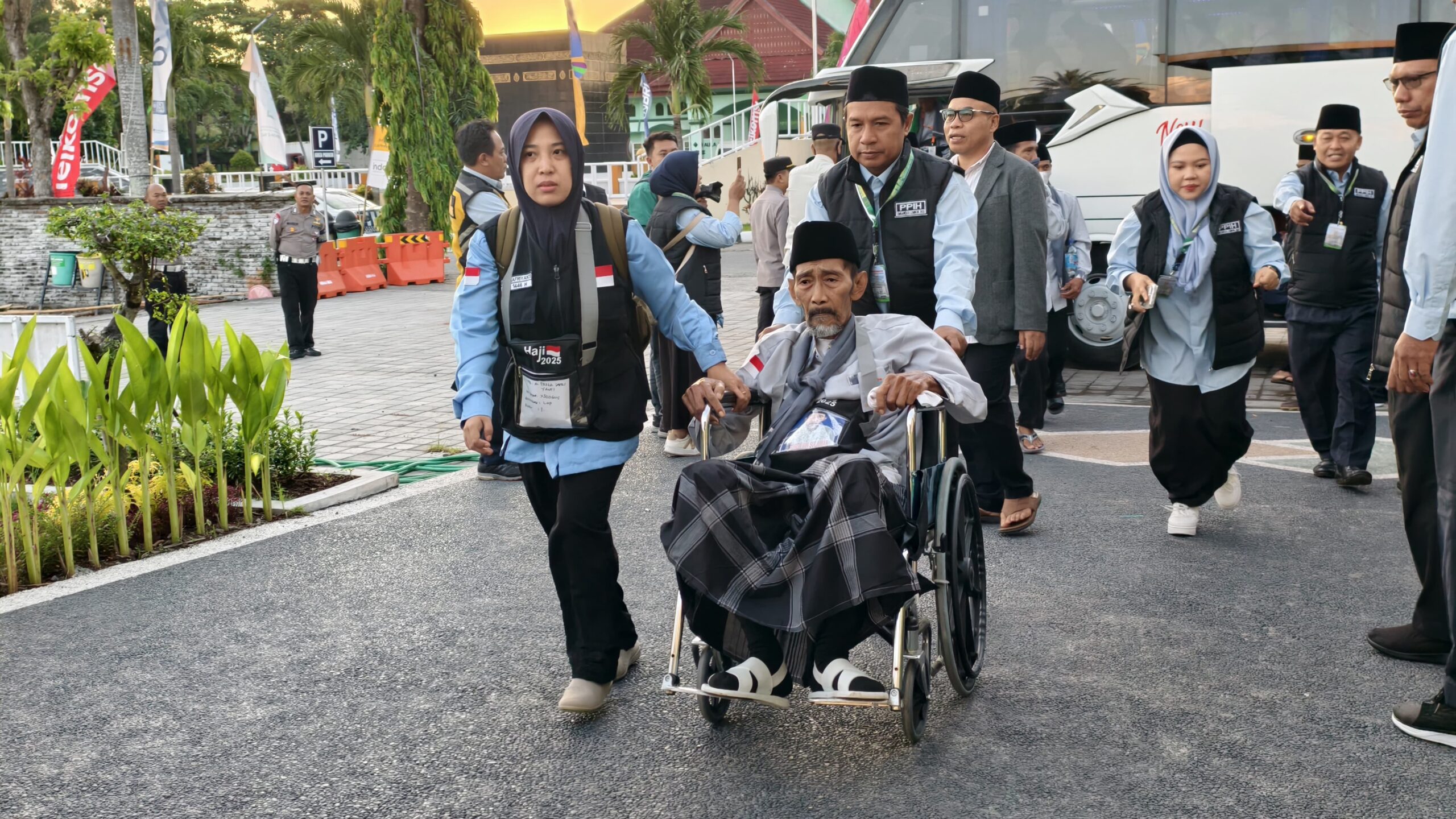 Kloter Pertama Haji NTB Dilepas, Tertua 90 Tahun, Termuda 21 Tahun