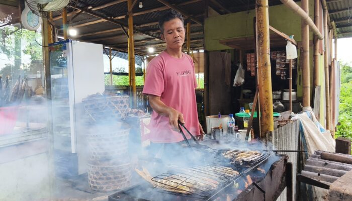 Nikmatnya Ikan Bakar Khas Lombok di Pinggir Pantai Loang Baloq