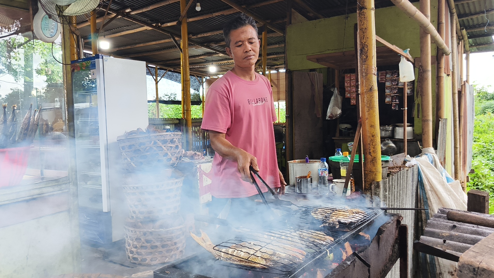 Nikmatnya Ikan Bakar Khas Lombok di Pinggir Pantai Loang Baloq