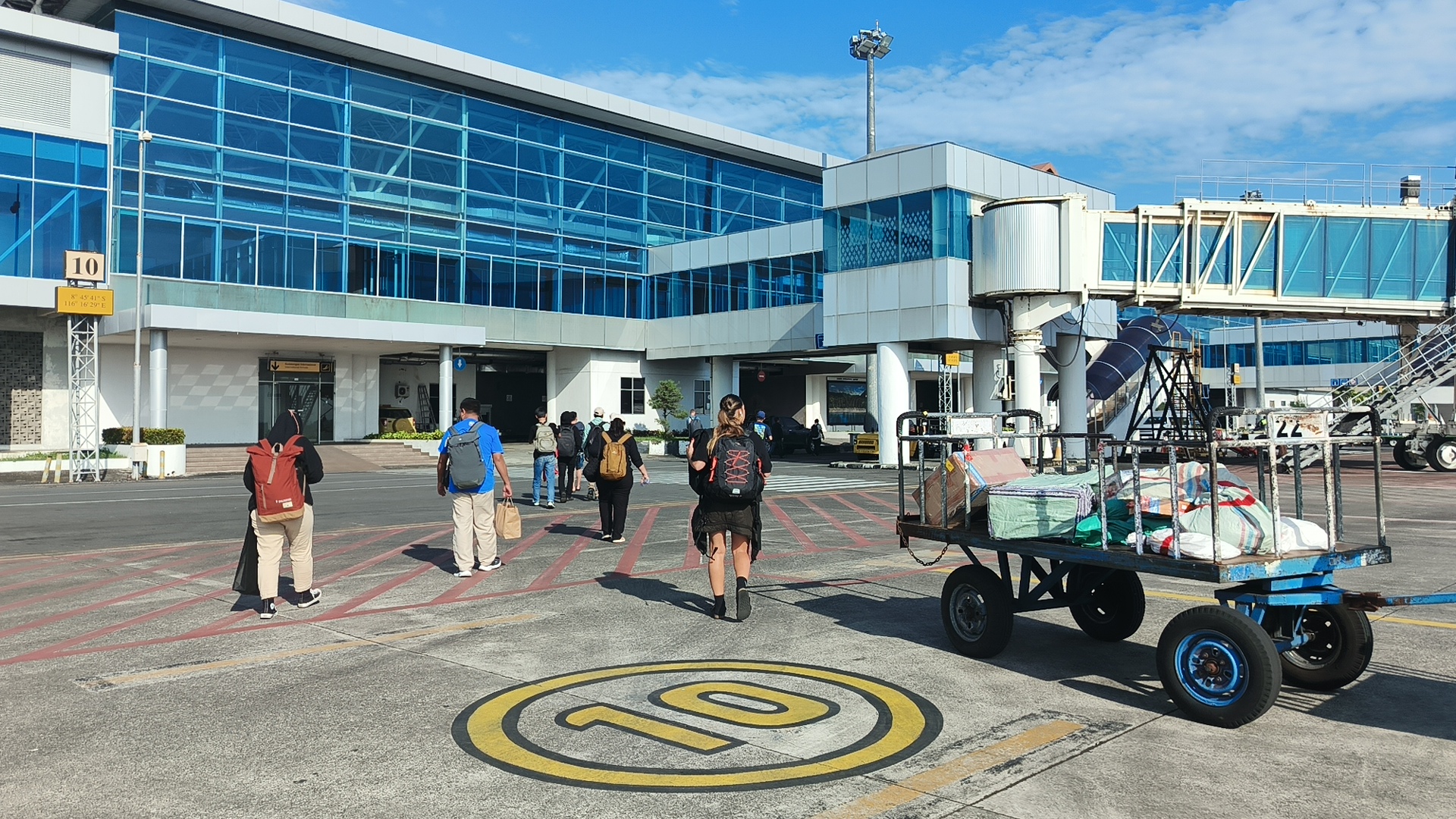 Abu Gunung Lewotobi, 6 Penerbangan di Bandara Lombok Batal
