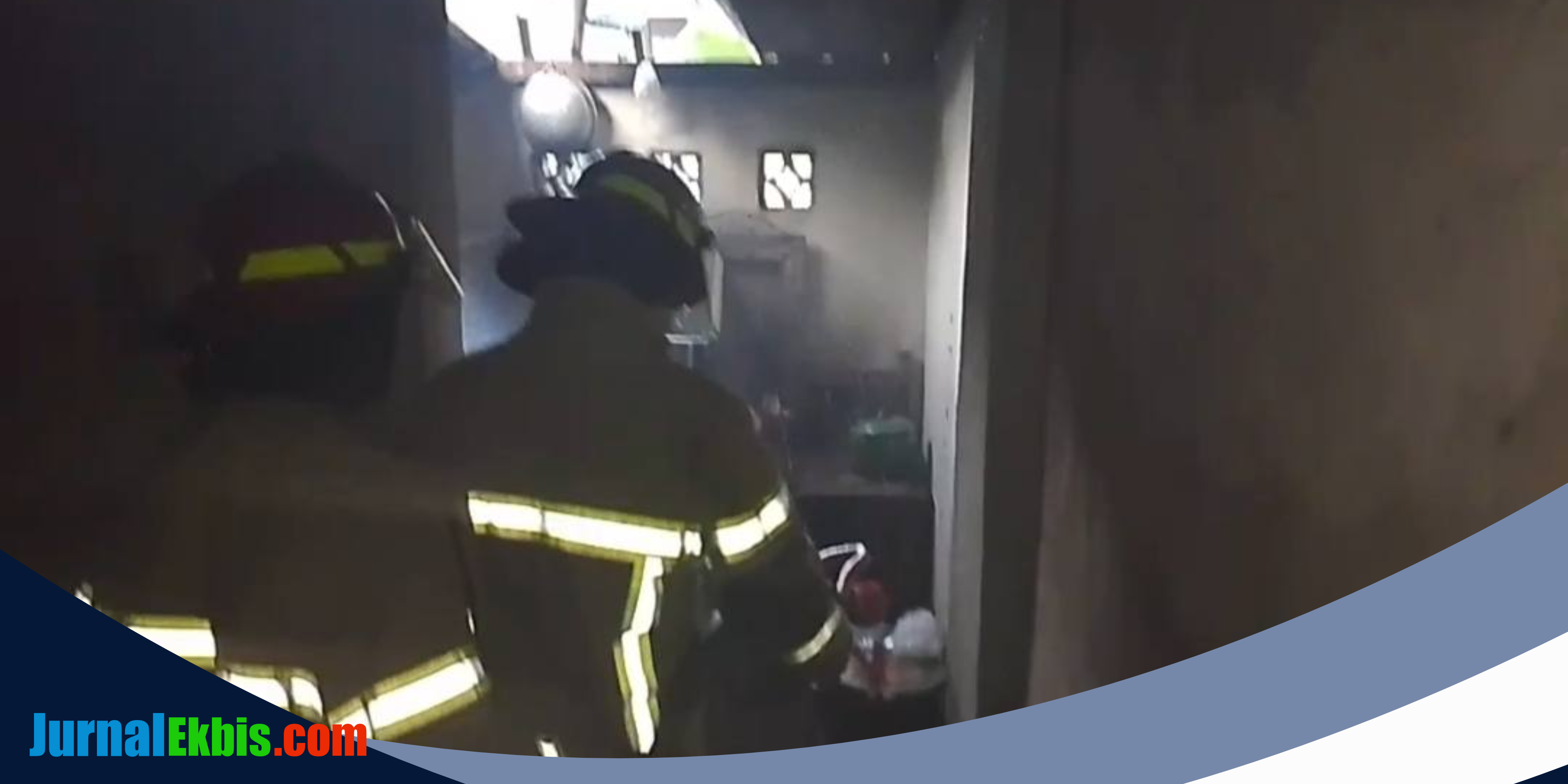 Kebakaran Nyaris Lalap Rumah, Petugas Damkar Gerung Sigap