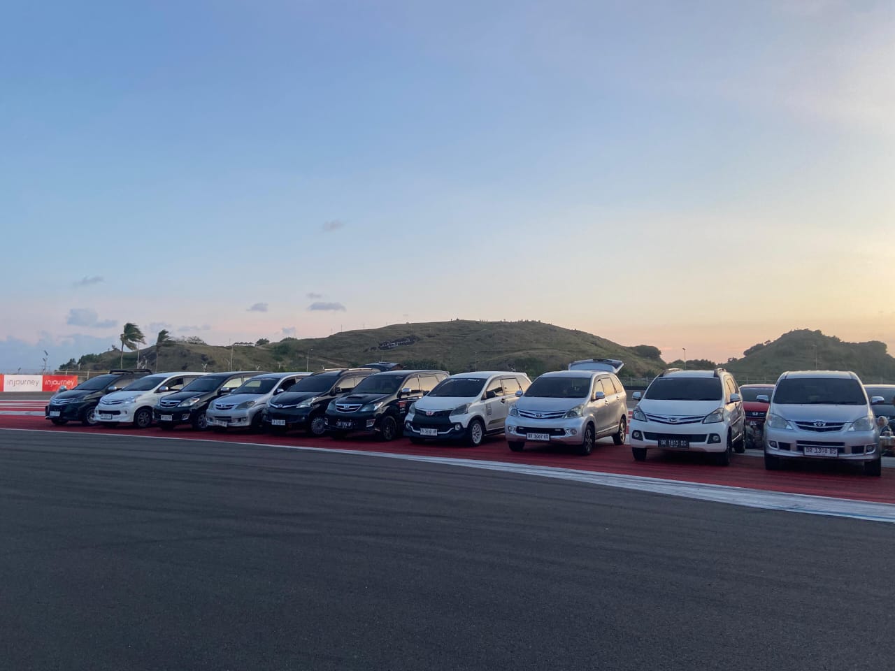 Sirkuit Mandalika Diserbu Komunitas Mobil! Ada Apa Sih?
