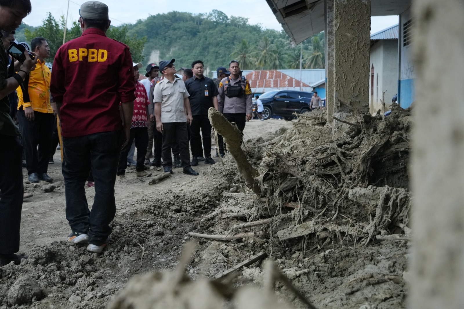Wamen Atip Tinjau Sekolah Terdampak Banjir Donggala