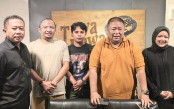 Panggung Kritik Iqbal–Dinda: Diskusi Publik Bernuansa Hiburan