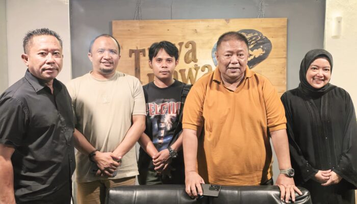 Panggung Kritik Iqbal–Dinda: Diskusi Publik Bernuansa Hiburan