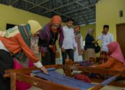 Ketua Dekranasda NTB Dukung Tenun Semoyang Tembus Fashion Global