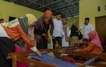 Ketua Dekranasda NTB Dukung Tenun Semoyang Tembus Fashion Global
