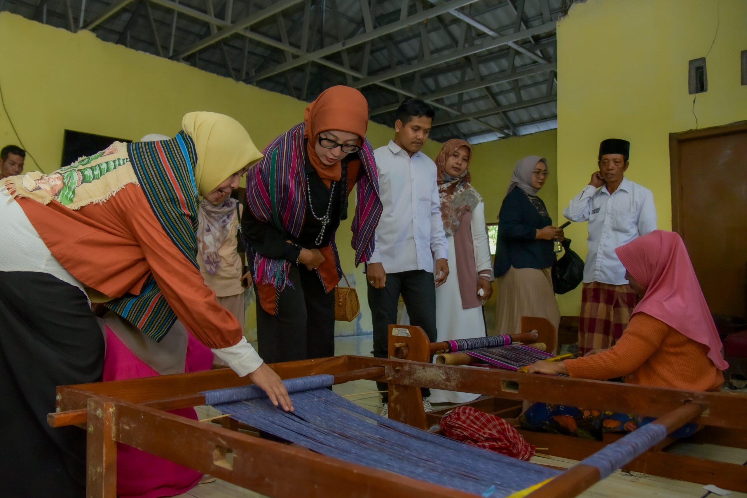 Ketua Dekranasda NTB Dukung Tenun Semoyang Tembus Fashion Global