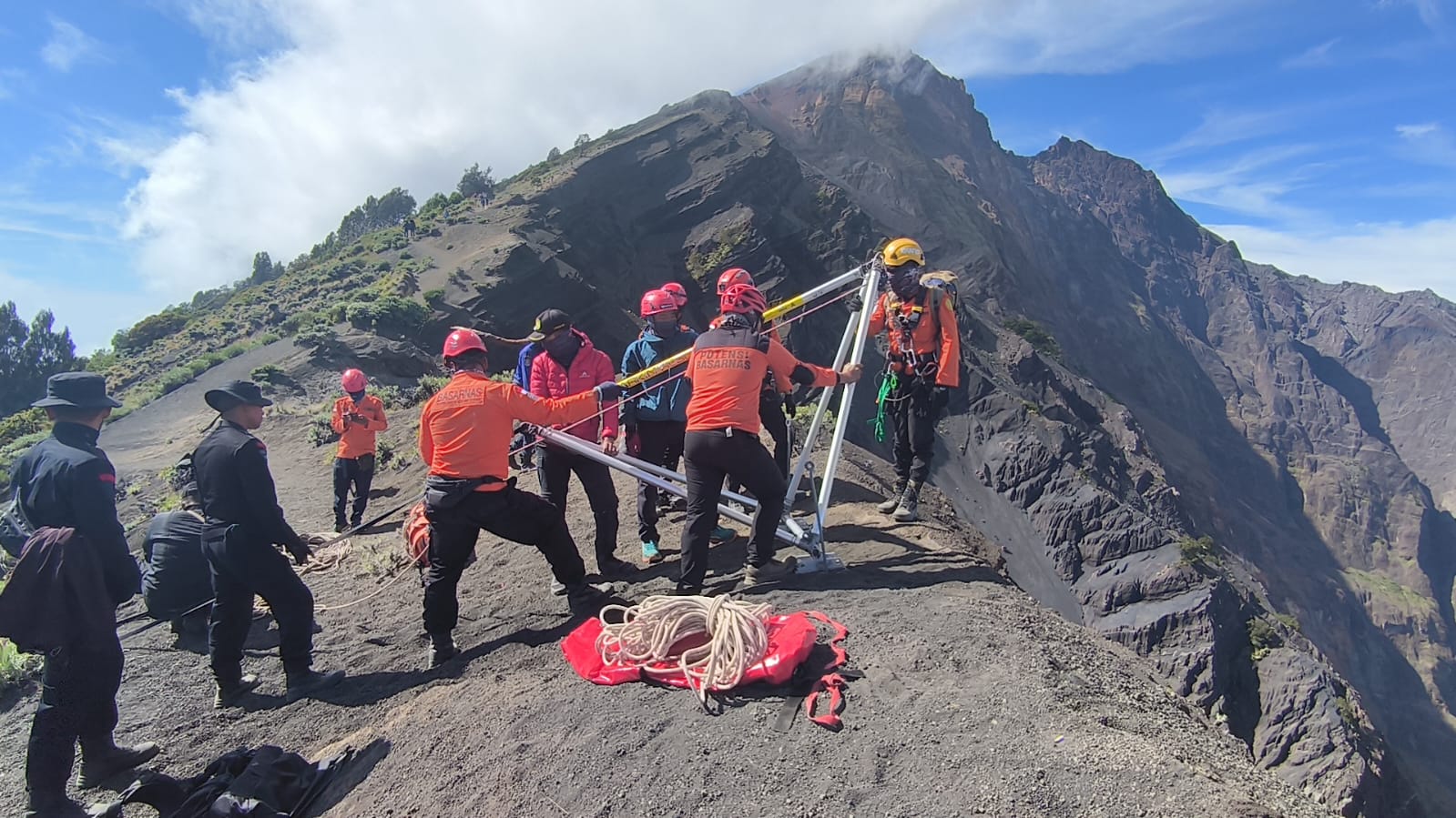 Wisatawan Brasil Jatuh ke Danau Rinjani, Tim SAR Kerahkan Drone Thermal