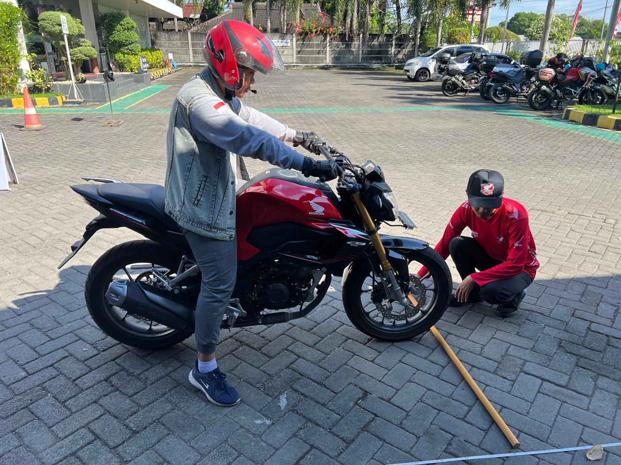 Jurus Ampuh Pengereman Kombinasi untuk Motor Sport, Anti Selip!