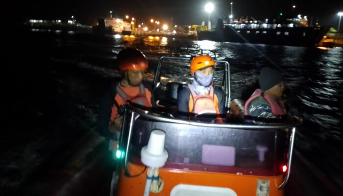 KMP Tunu Pratama Jaya Karam Bawa 65 Orang dan 22 Kendaraan