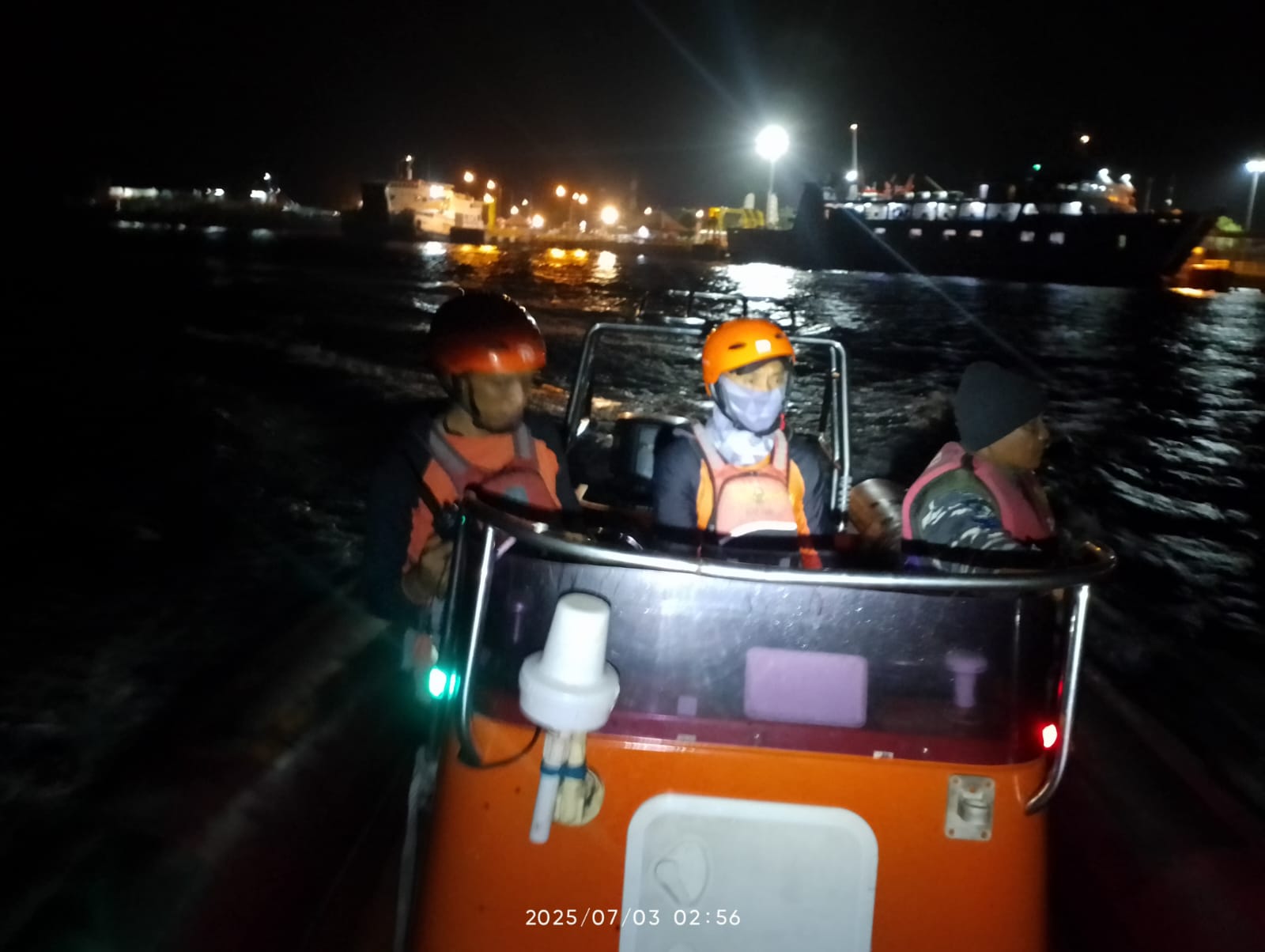 KMP Tunu Pratama Jaya Karam Bawa 65 Orang dan 22 Kendaraan