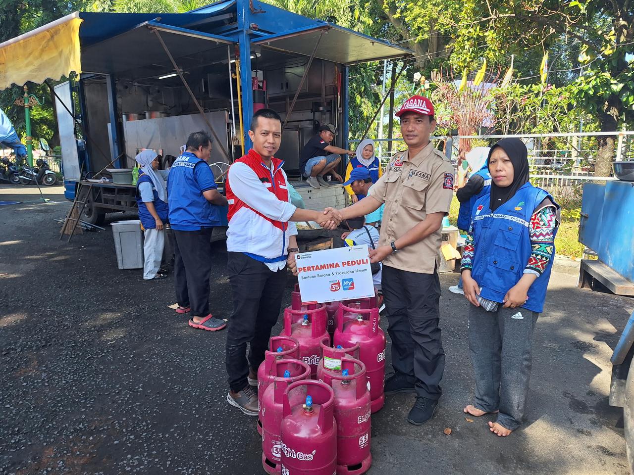Wujud Kepedulian, Pertamina Distribusikan Bantuan untuk Korban Banjir Mataram