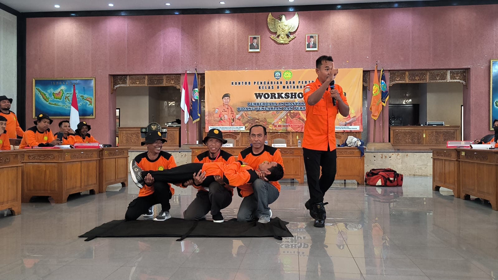 Basarnas Mataram bersama DPR RI Latih Warga Untuk Tanggap Darurat SAR