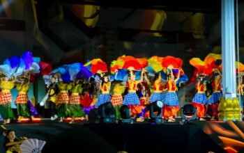 500 Penari Kolosal Guncang Pembukaan FORNAS VIII NTB