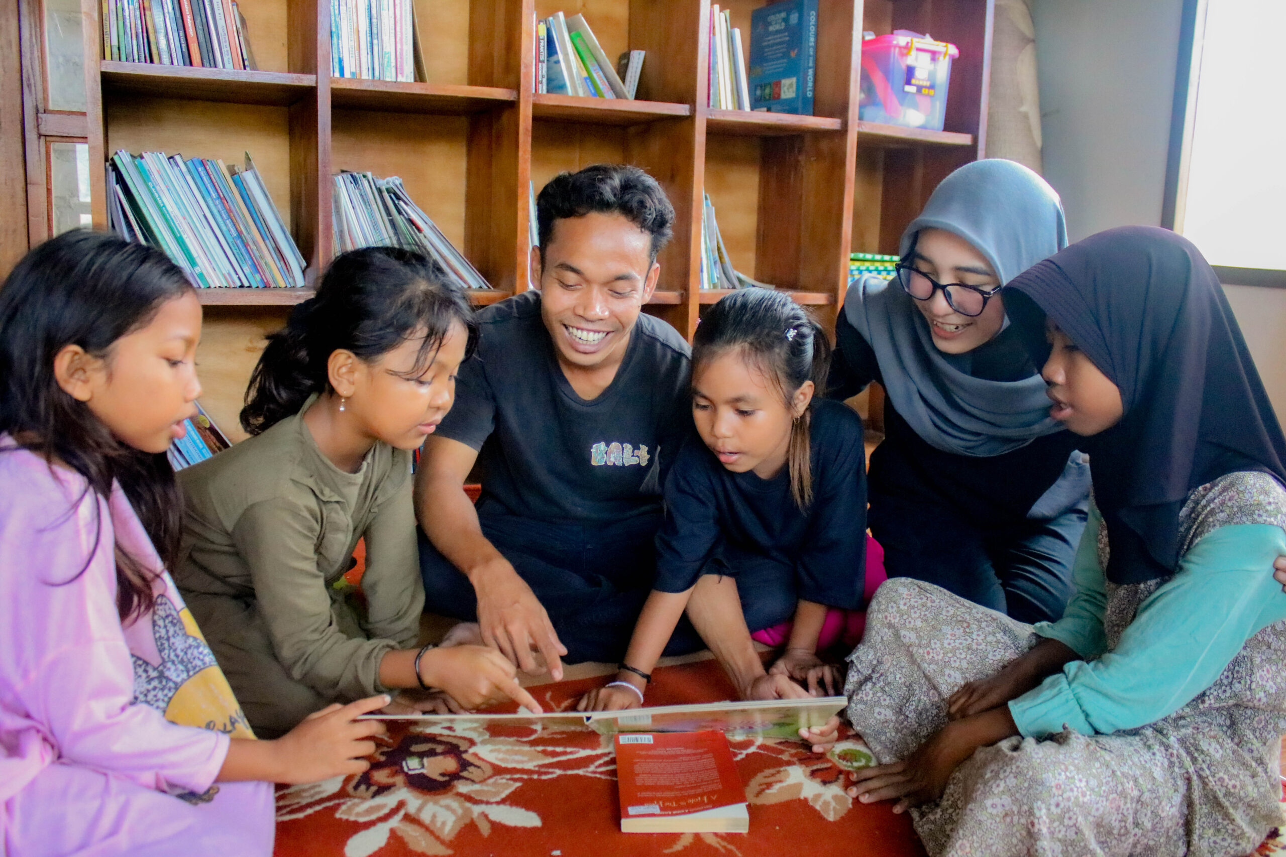 Sanggar Jalan Pulang, Oase Ilmu di Tengah Ladang Garam Sekotong