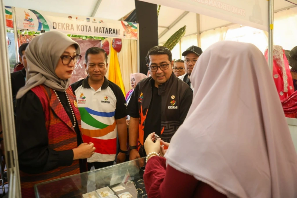 Menteri Teuku Riefky Kagum: Kriya NTB Bikin Jempol di FORNAS VIII!