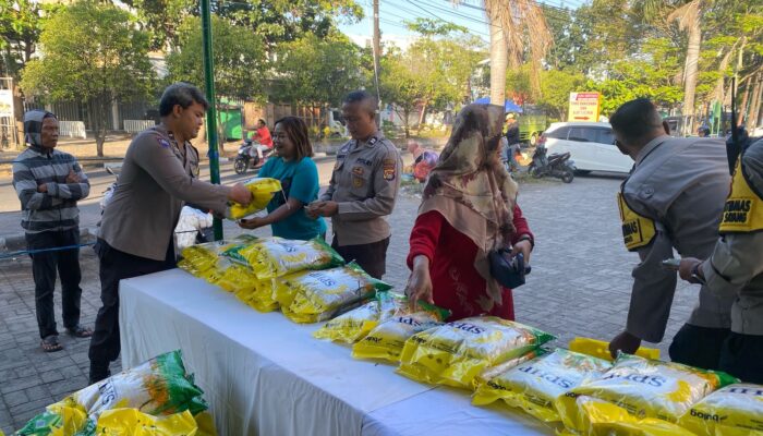 Polsek Sandubaya Gelar Gerakan Pangan Murah, 100 Kantong Beras SPHP Ludes Diserbu Warga
