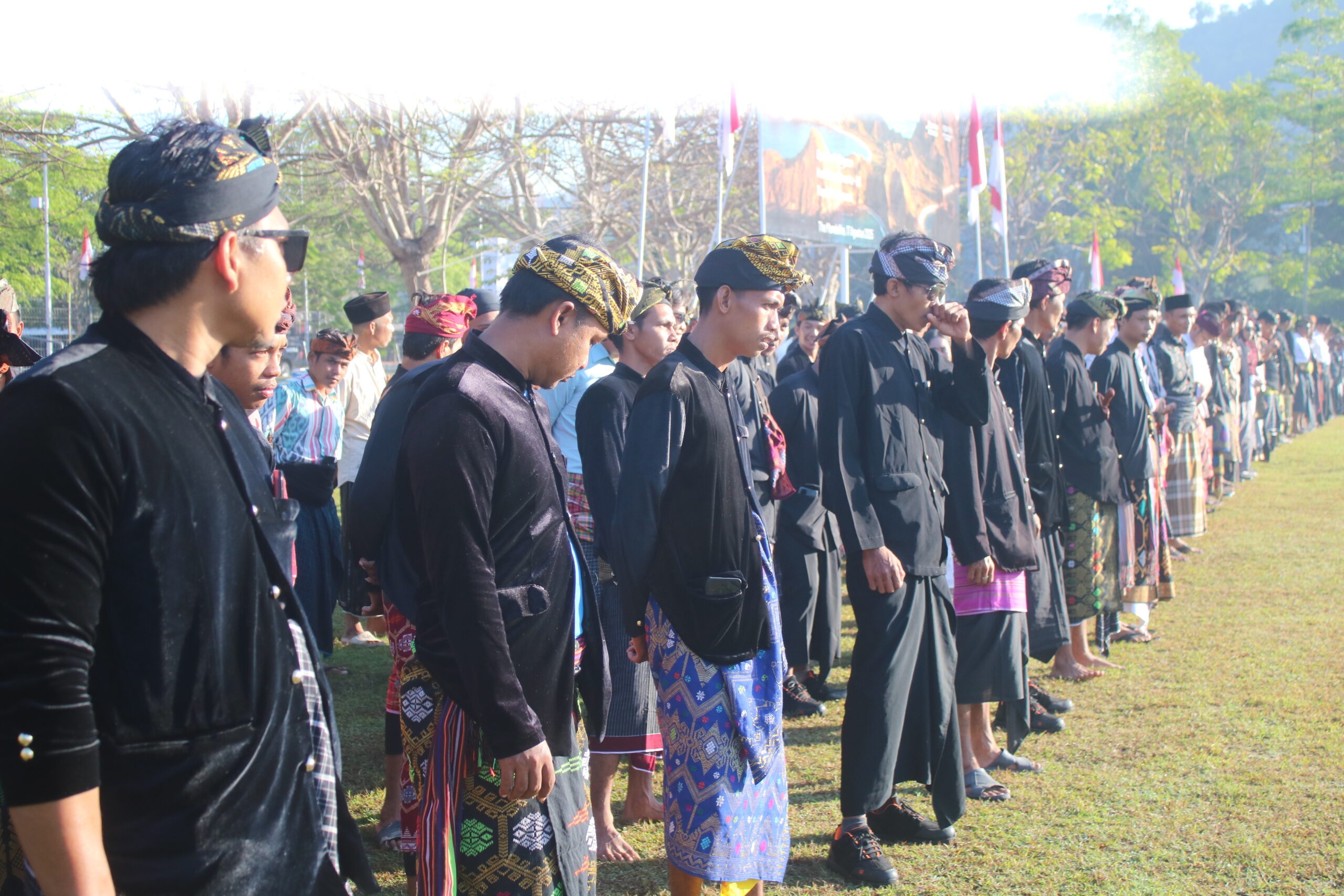 Semarak HUT RI ke-80 di Mandalika: Pakaian Adat hingga Atraksi Pencak Silat Warnai Upacara