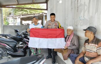 Sambut RI ke-80, Polisi Bagi Bendera dan Imbau Tolak One Piece