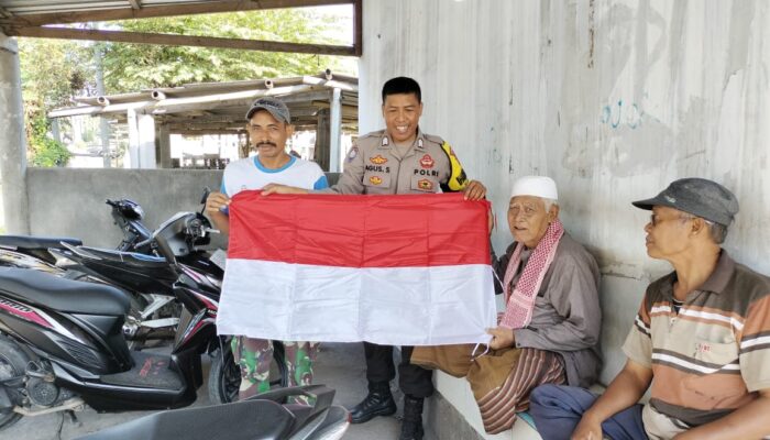 Sambut RI ke-80, Polisi Bagi Bendera dan Imbau Tolak One Piece