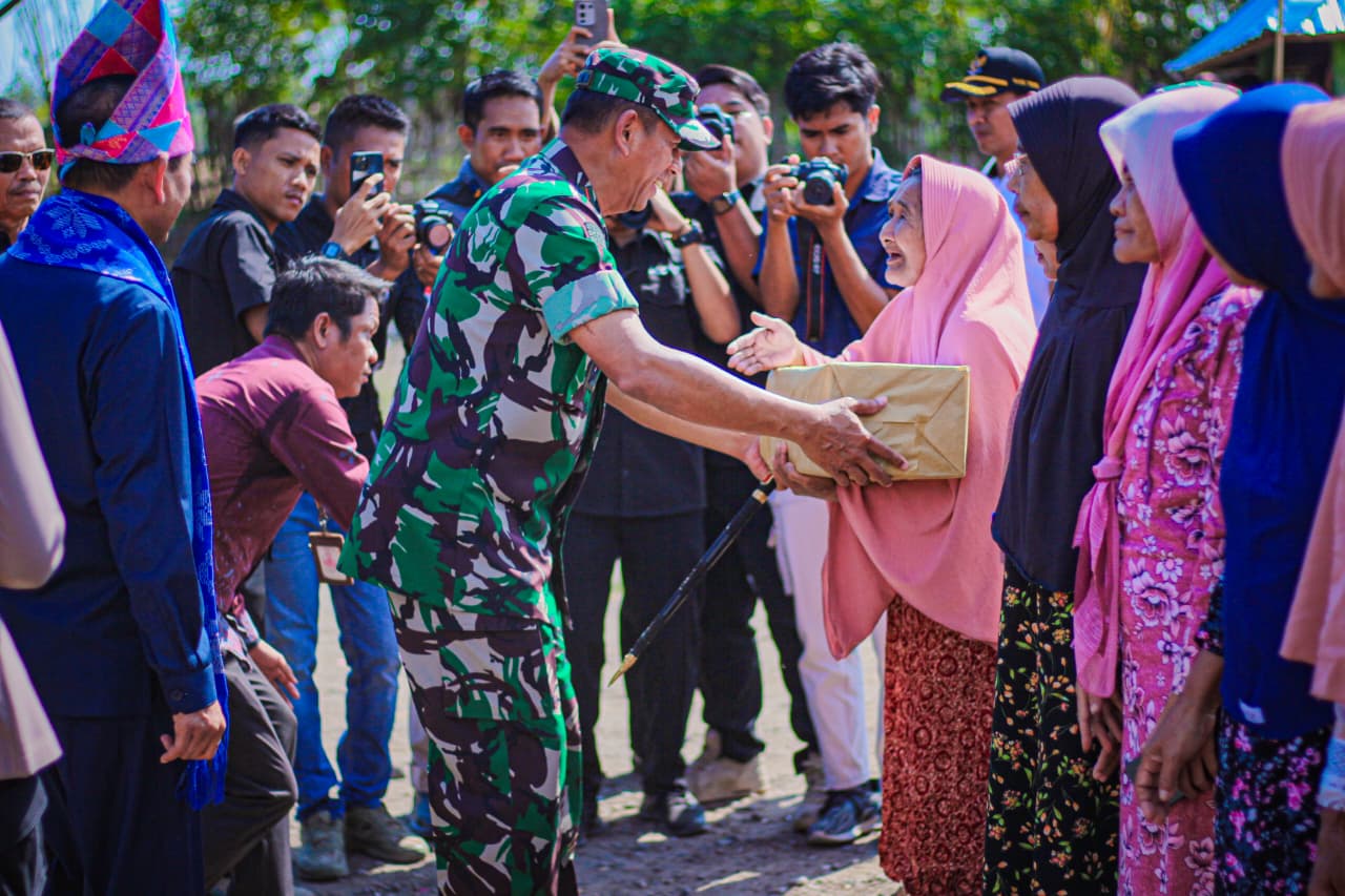 TMMD ke-125 Sumbawa Ditutup, TNI Bangun Jalan, Jembatan, dan Sumur Bor