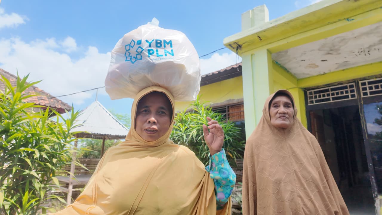 Hari Pelanggan Nasional, PLN NTB Salurkan 222 Paket Bantuan untuk Warga