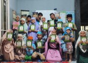 Anak-Anak TPQ di Labuapi Senang Terima Iqra dan Al-Quran dari iZaura