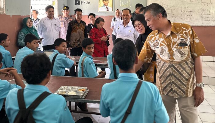 Program Makan Bergizi Gratis di Lombok Barat, Bupati Tekankan Gunakan Bahan Lokal