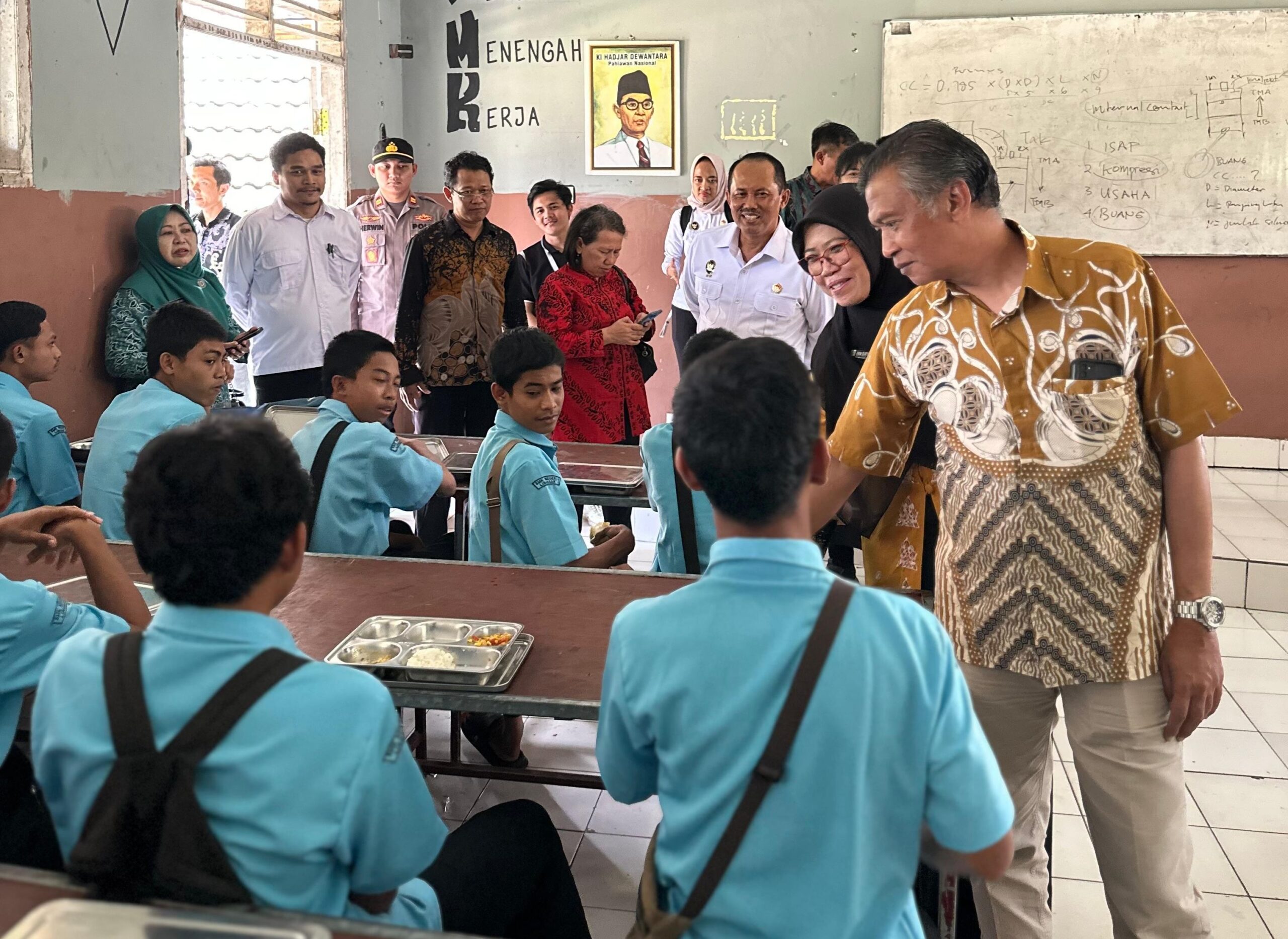 Program Makan Bergizi Gratis di Lombok Barat, Bupati Tekankan Gunakan Bahan Lokal